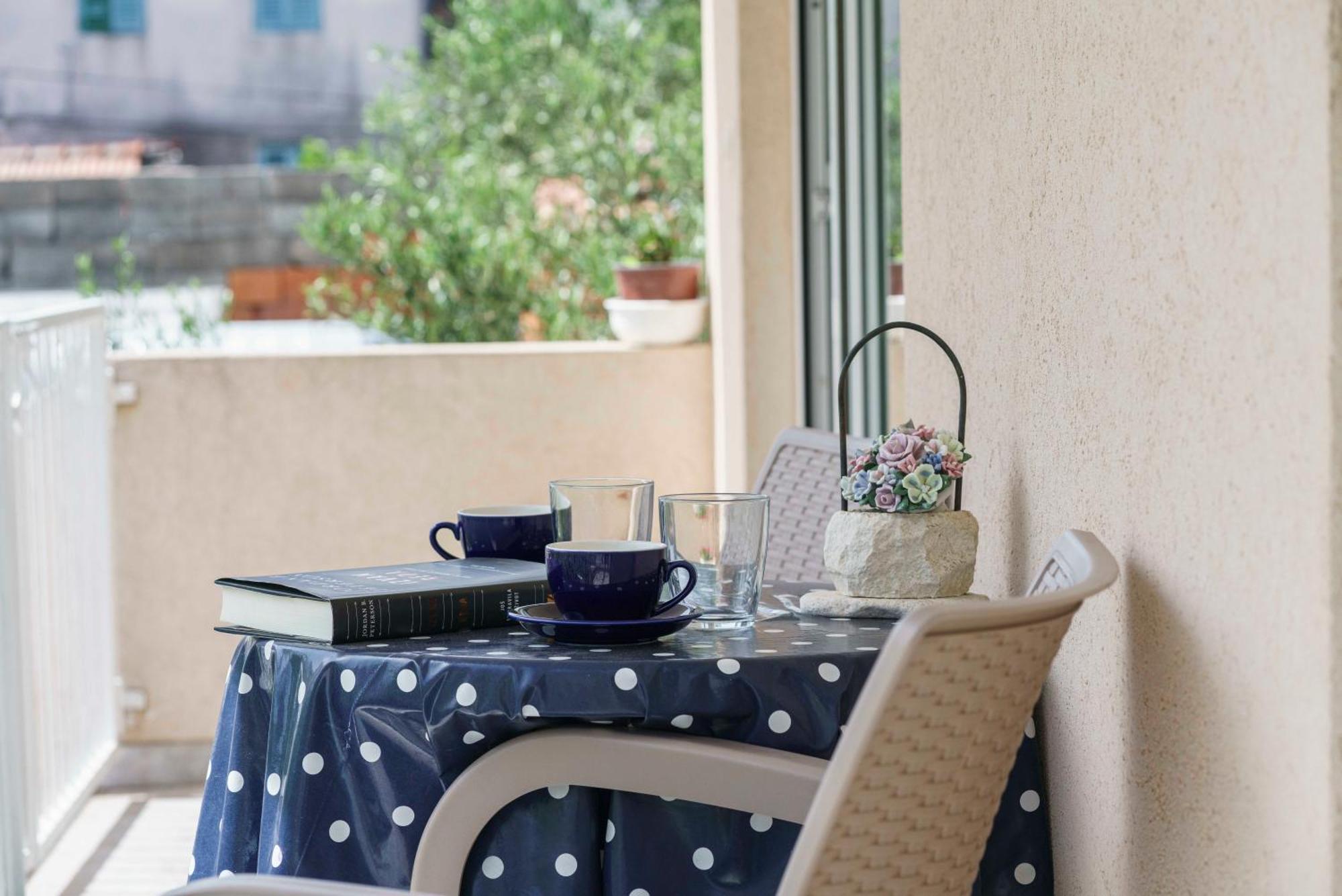 Apartments Vitis - City Centre - Free Parking Vodice Exterior foto